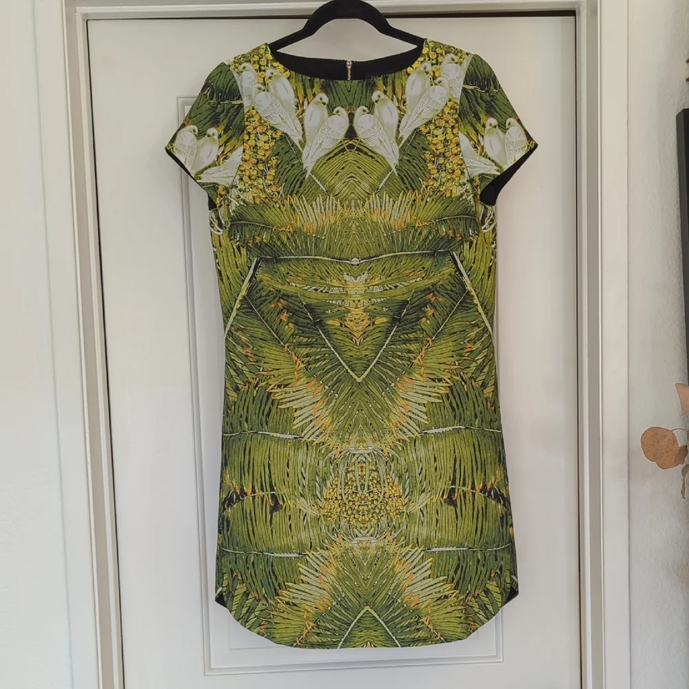Like New Ted Baker Dondri Tropical Dove Printed Shift Short Dress - Picture 5 of 8